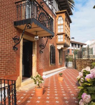 Villa colonial Jardin Algorta centro Puerto Viejo