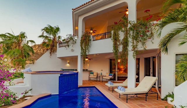 Villa Colorado - Great Value! Walk to Marina & Downtown Cabo. Promos available