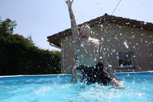 Villa complète neuve, piscine privée et billard