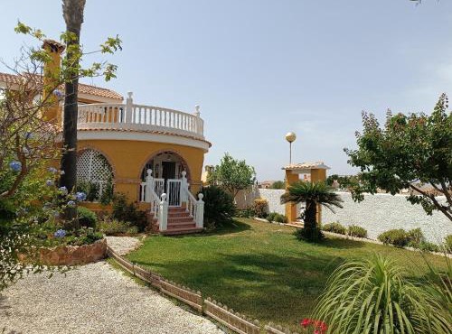Villa con jardín y barbacoa R103 Novadesta