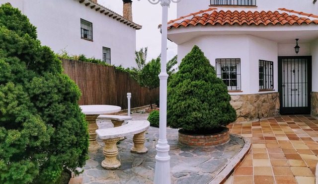 Villa con piscina privada cerca de Parque Warner