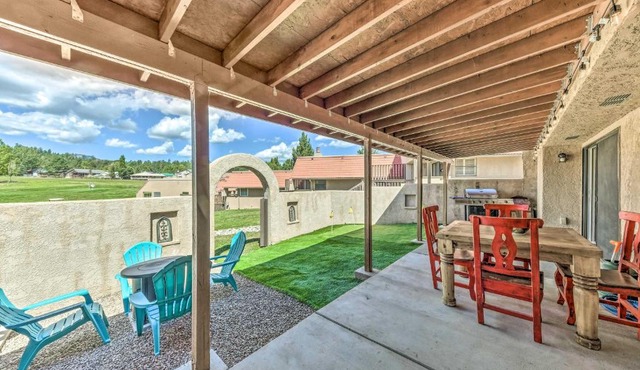 'Villa Con Vista' w/Putting Green & Hot Tub!