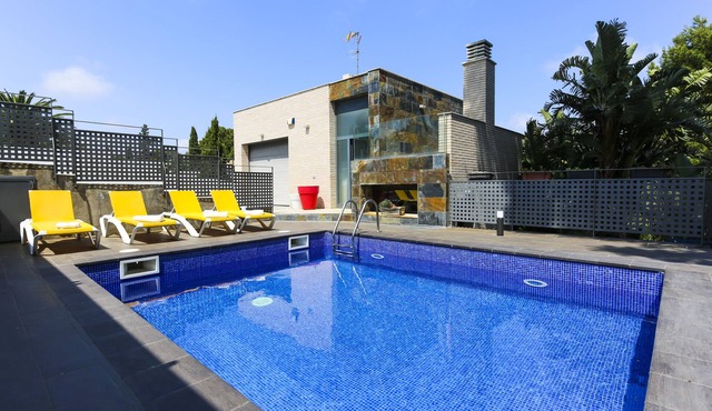 Villa con Wifi Ascensor Para Personas Minusvalidas y Piscina