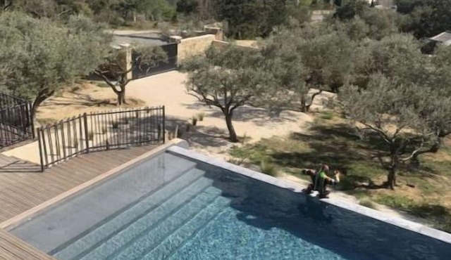 Villa Contemporaine en Provence, vue Exceptionnelle sur le Pont du Gard
