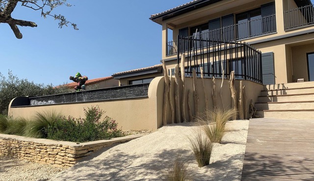 Villa Contemporaine vue Pont du Gard, au Coeur D'un Village Médiéval Provençal