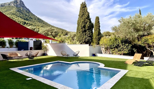 Villa Contemporaine , Piscine, Gazonnée Plantée D'oliviers , Plages 15' sud