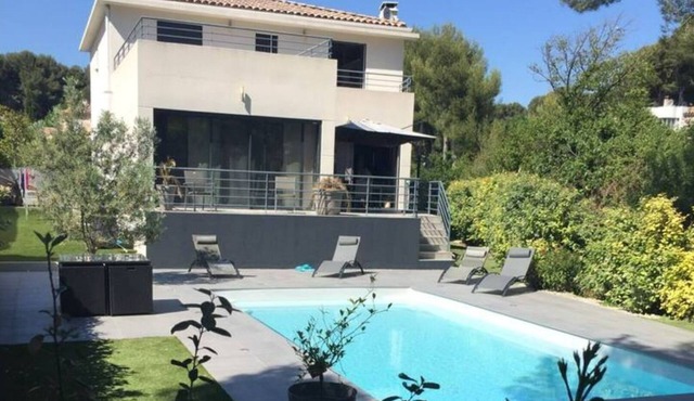 Villa Contemporaine de 200m2 Proche de Marseille