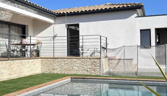 Villa Contemporaine Avec Piscine !