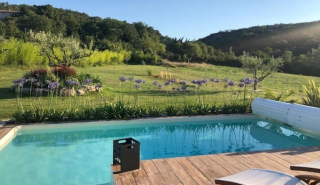 Villa contemporaine avec piscine et spa