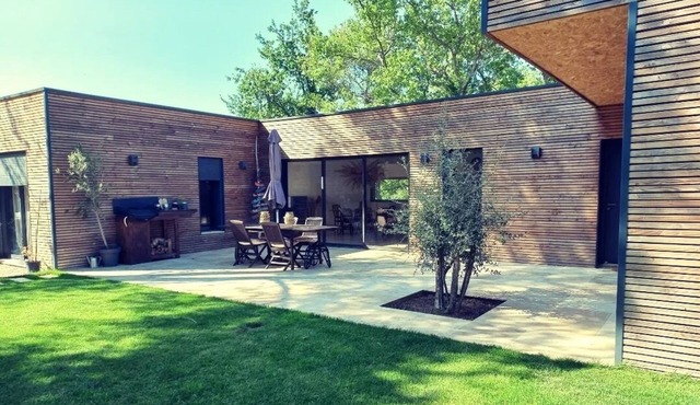 Villa Contemporaine en Bois Avec Piscine Chauffée et Animaux Acceptés