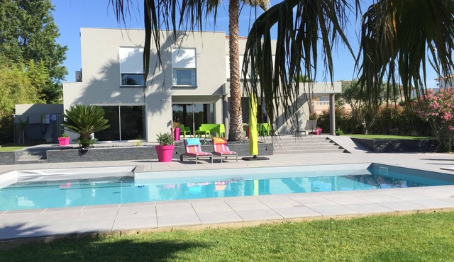 VILLA CONTEMPORAINE private pool 5* tourist residence close to beaches