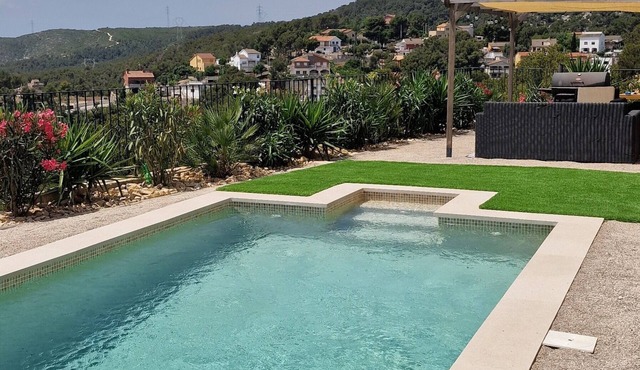 Villa Contenta Canyelles, on top of the hill, sea view. Petfriendly!