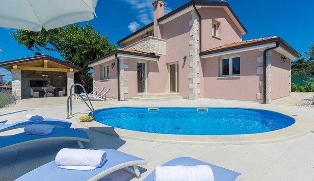 Villa Contessa with Beautiful Garden