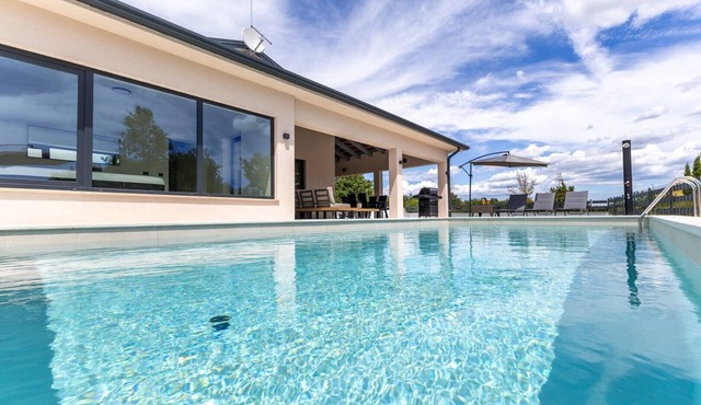 Villa Coriticum with pool and indoor Jacuzzi