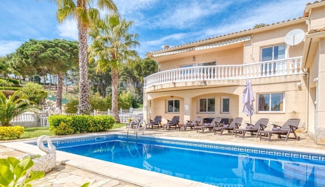 Villa "Costacabana - Estrella" with Sea View, Private Pool & Wi-Fi