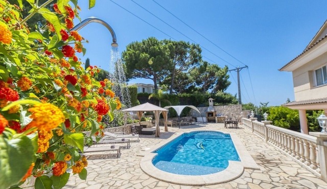 Villa 'Costacabana - Lorena' with Mountain Views, Private Pool and Wi-Fi