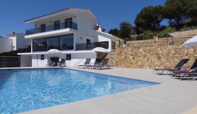 Villa 'Costacabana - Summerdream' with Mountain View, Private Pool & Wi-Fi