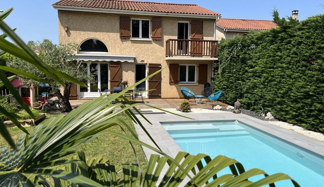 Villa Cosy Avec Piscine Privée aux Portes de Lyon