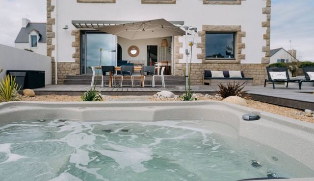 Villa Cotton – 180° Sea View and Hot Tub – 6 Bedrooms