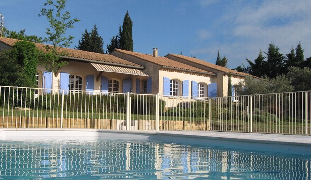 villa, countryside, quiet, spacious (8 persons), secure swimming pool.