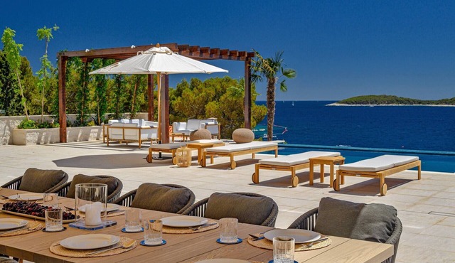 Villa Crystalsea 1 infinity heatedpool in Hvar in Hvar, sauna, family, stylish, sea view