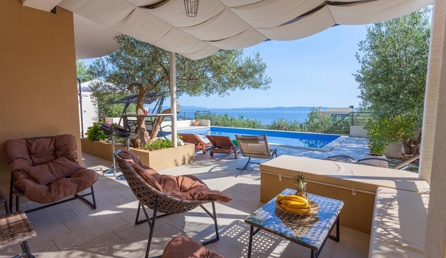 Villa Cupido in Makarska, private pool