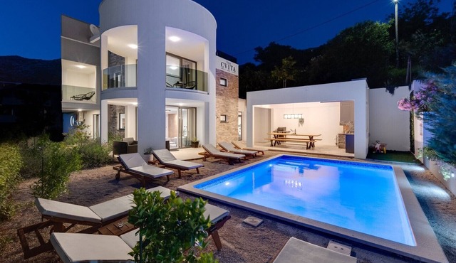 VILLA CVITA is a modern 5-bedroom villa with a Jacuzzi, a Gym and Finnish Sauna, a heated pool, and amazing views
