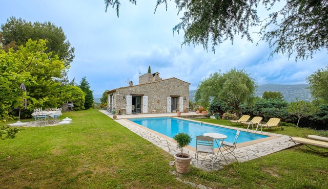 Villa 'Cyprès Bleu' with private pool, private terrace and Wi-Fi