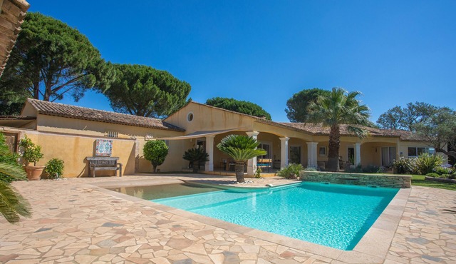 Villa 'D'Amour' with Private Terrace, Wi-Fi and Air Conditioning