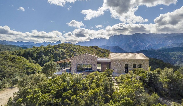 Villa D'architecte Comme un nid D'aigle en Pleine Nature Entre mer et Montagne