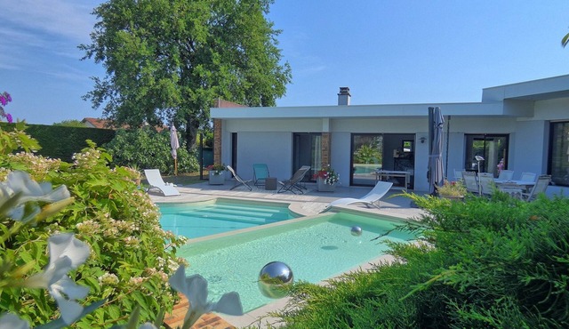 Villa D'architecte Avec Piscine, 15 min de Bordeaux