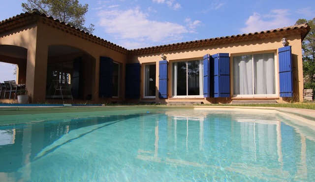 Villa D'architecte Avec Piscine Privée, Jolie vue sur les Collines de Grasse