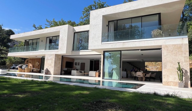 Villa d Architecte Neuve d Environ 310 m2 Située Dans un Domaine Sécurisé