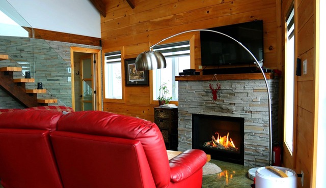 Villa du Renard, Beautiful, Private Jaccuzi, acces St-Laurence river.