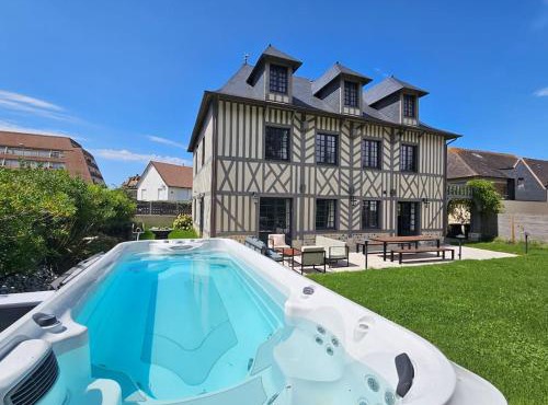Villa d'exception, 5 chambres, 20m plage, spa.