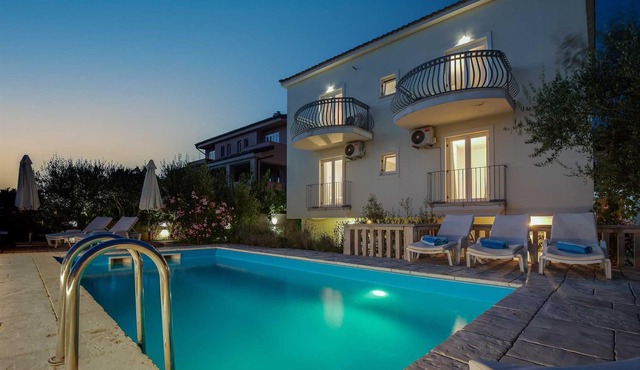 Villa Dada with pool, Seaview and playroom