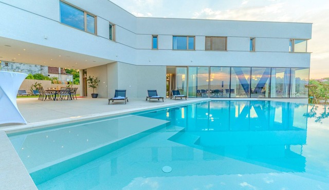 Villa Daedalus - outstanding villa with a heated pool, spa and a tennis court by MyWaycation