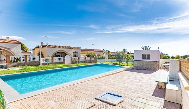Villa 'Daniela' with Shared Pool, Wi-Fi and Air Conditioning