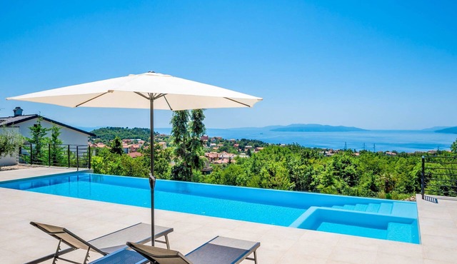 Villa Danika - Four Bedroom Villa, Sleeps 8