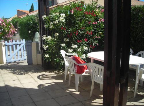 Villa dans résidence jardin piscine parking près de la mer