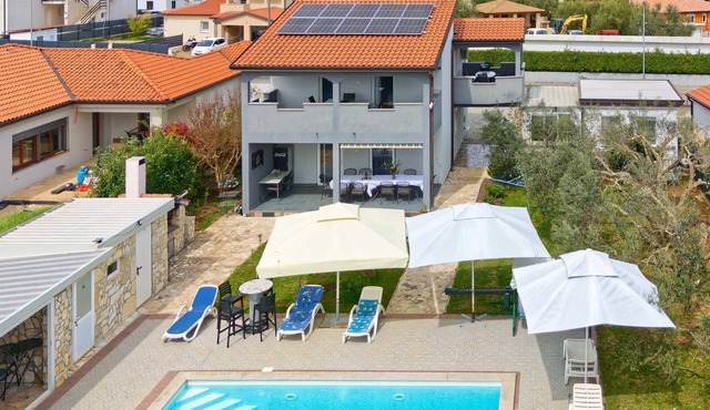 Villa Dany - 8 Persons, 4 Bedrooms, Private Pool, Barbecue