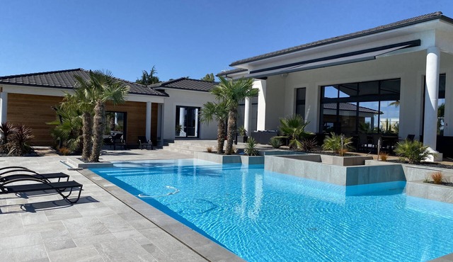 Villa Darchitecte de 500m2 Avec Piscine Chauffée, Sauna, Hammam et spa