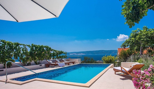 Villa Dasianda - only 90 m from the beach, private 30msq heated pool