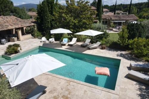 Villa de 300 m au coeur du Luberon au calme sans