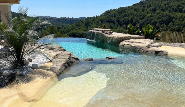Villa de 6 chambres avec vue sur la ville piscine privee et jardin clos a Bargemon