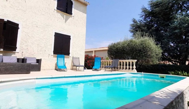 Villa de 8- 10 Personnes Avec Piscine Privée, Proche du Centre-ville
