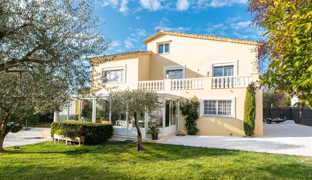 Villa de Campagne à la Ville