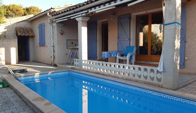 Villa de Charme F3 à 600m de la Mer avec Piscine et Garage à La Favière