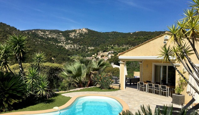 VILLA DE CHARME, GOLFE St TROPEZ, AU CALME, BELLE VUE DEGAGEE, PISCINE CHAUFFEE