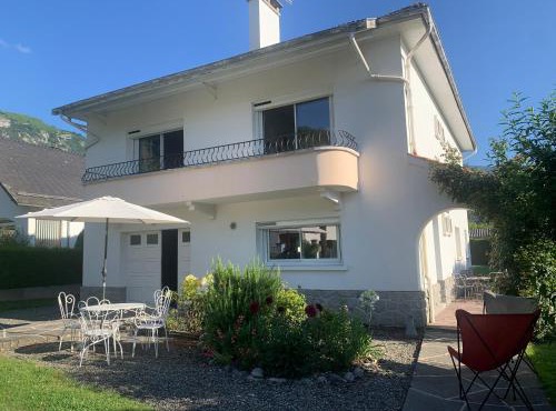 Villa de charme jardin vue sur montagnes rénovation 2026